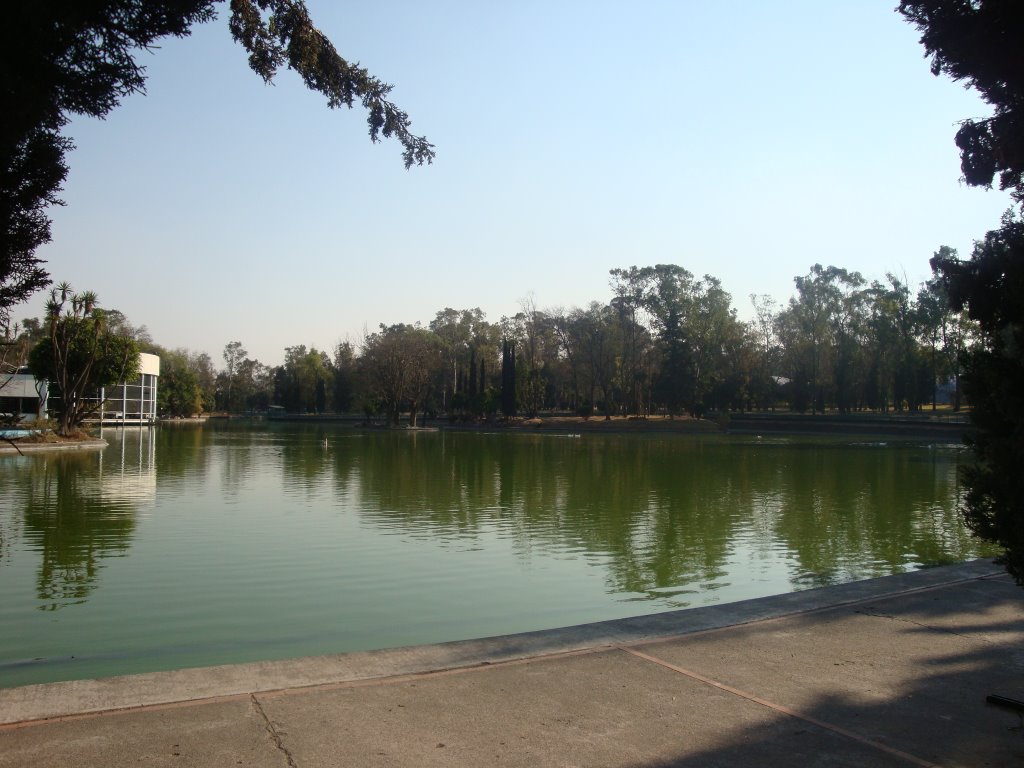 Lago de la 2da sección by Alejandro Guzmán Rob…