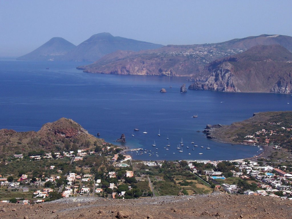 Vulcano -Baia di Ponente,Lipari e Salina visti dal Cratere by Giancarlo72