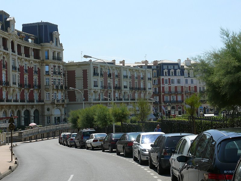 Street next to the water by joboschu