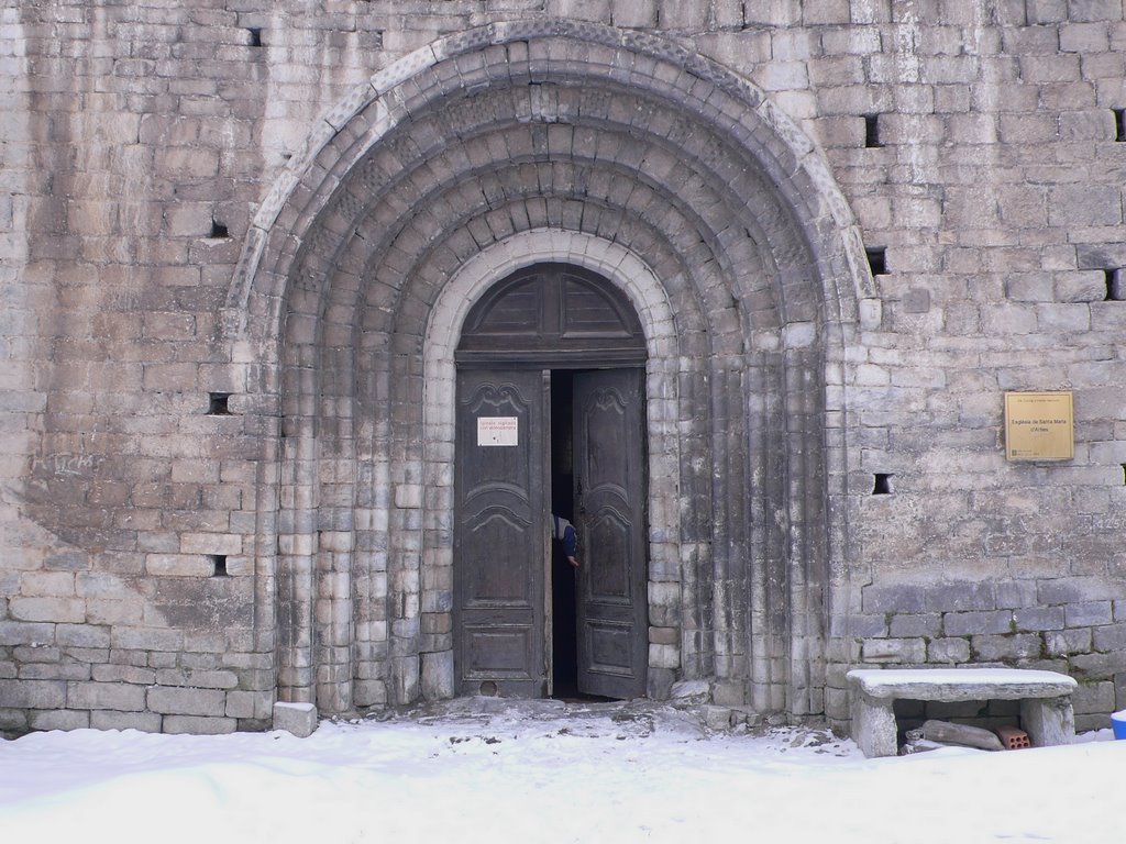 Iglesia de Santa María (s. XII-XIII) by José L Filpo