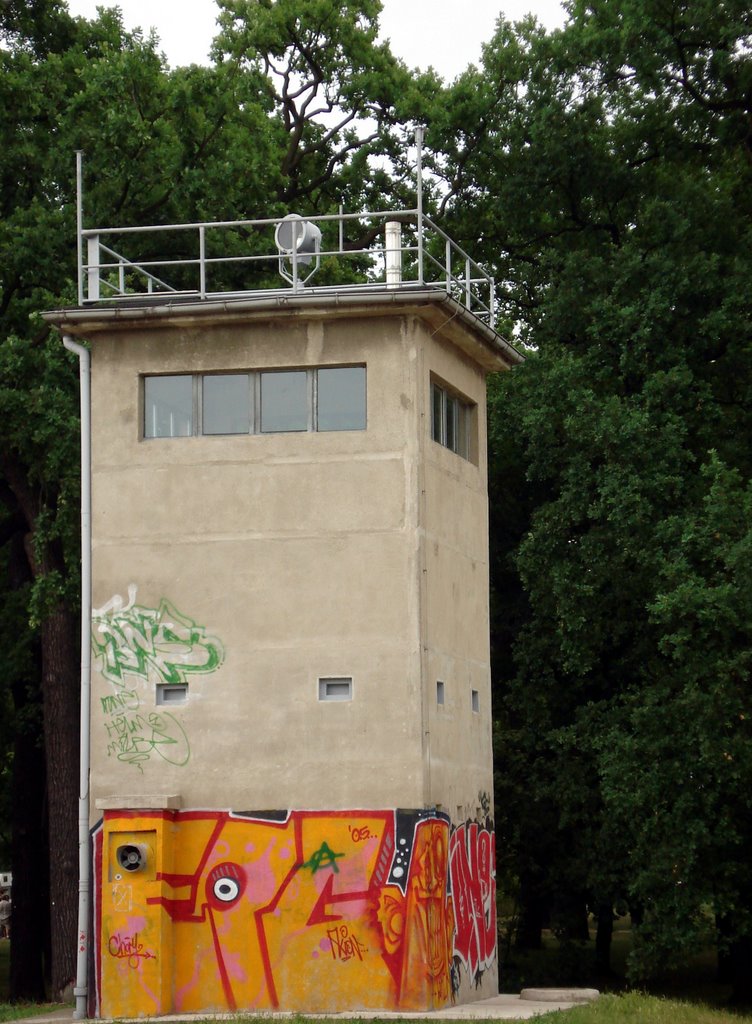 Watch tower near Landwehr canal by rayfield