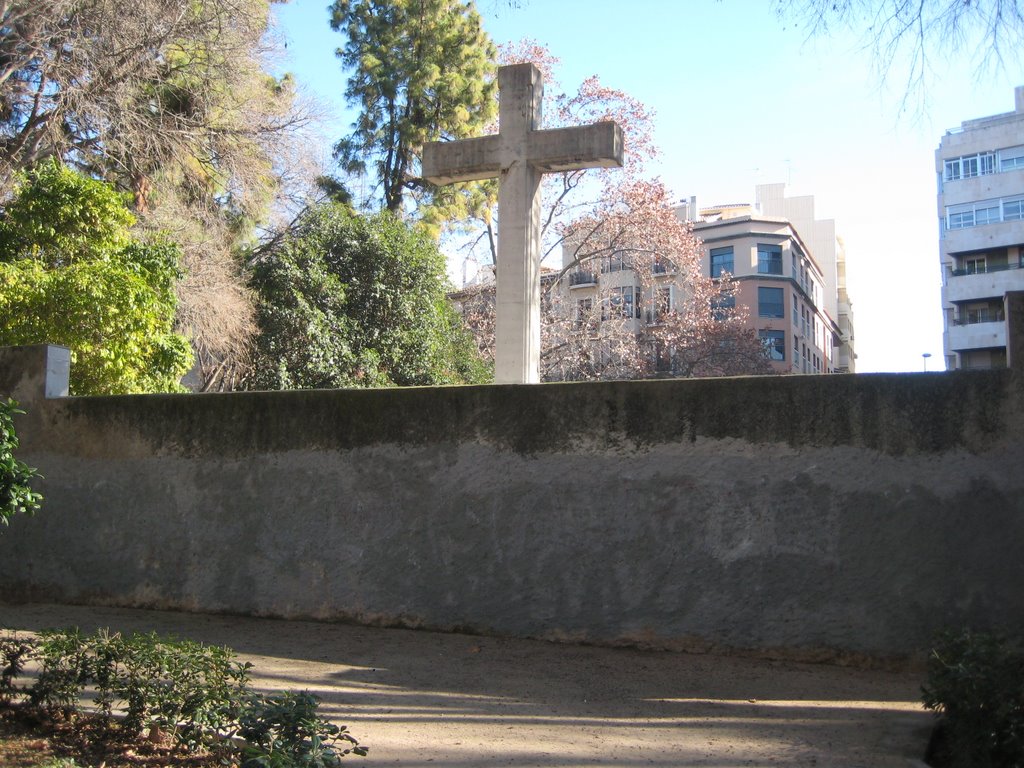 Muro detras de la Cruz de los Caidos by miguel bernat armiño