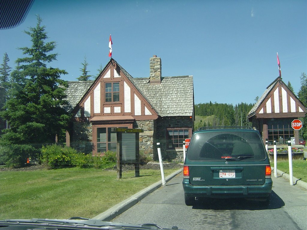 Banff National Park Entrance by viajero_ncr