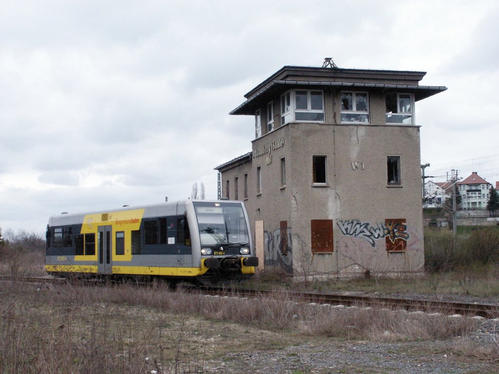 9.4.05 Naumburg (Saale) Hbf_Burgenlandbahn vor dem Waerterstellwerk W1 by Uli Stollberg