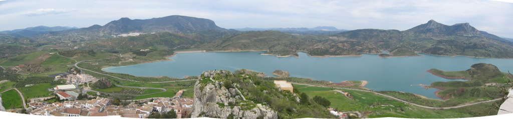 Panoramica desde el Castillo, Zahara de la Sierra, Cádiz by Jose Maria Soriano