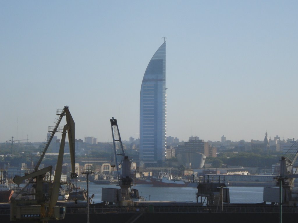 Torre das telecomunicações - vista do porto by ÉricaSM