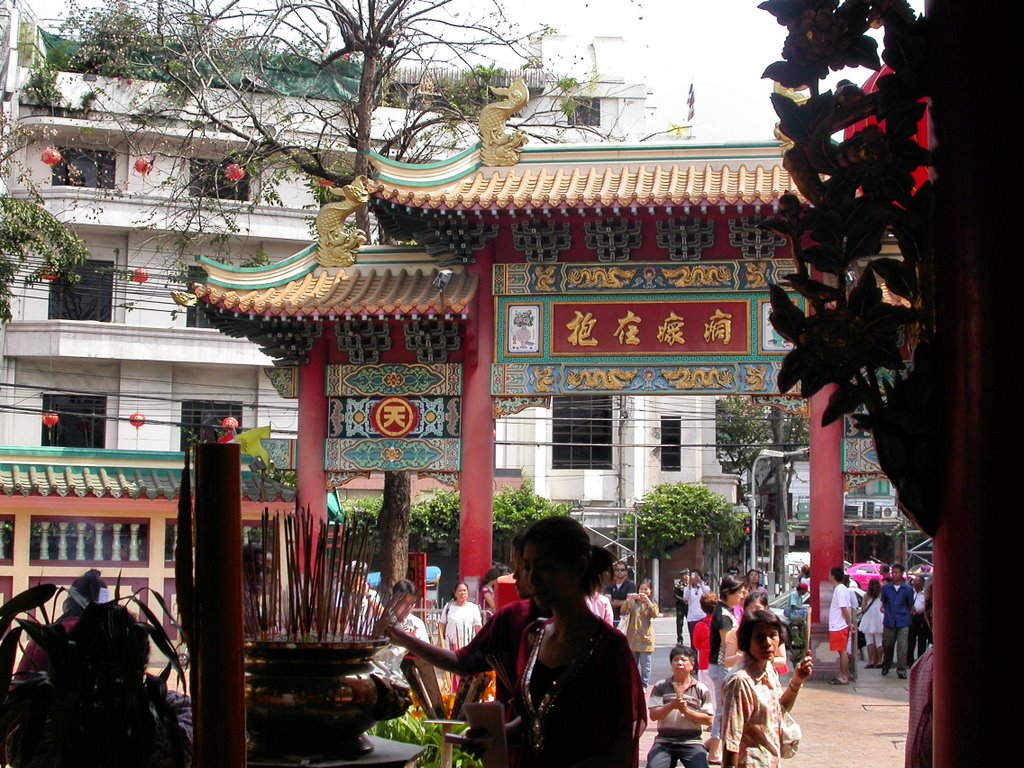 Gateway Kuan IM Temple, Thian Fa Hospital, Chinatown, 2009-01-25 by Max Richard