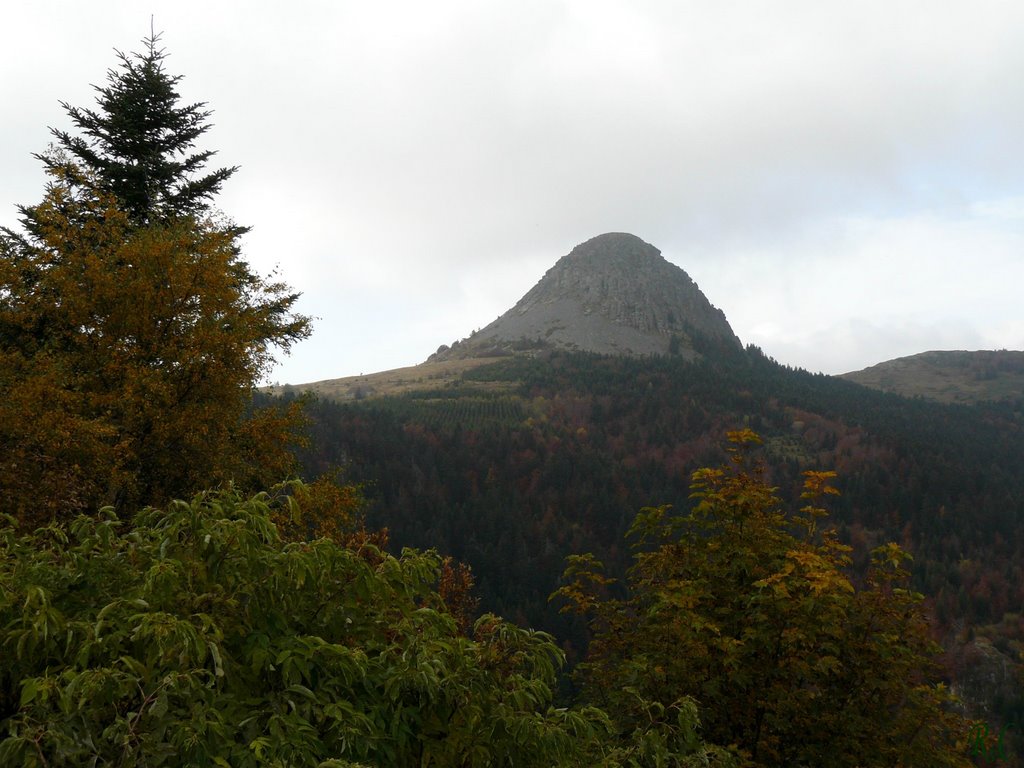 Mont Gerbier de jonc by Roland Courtin