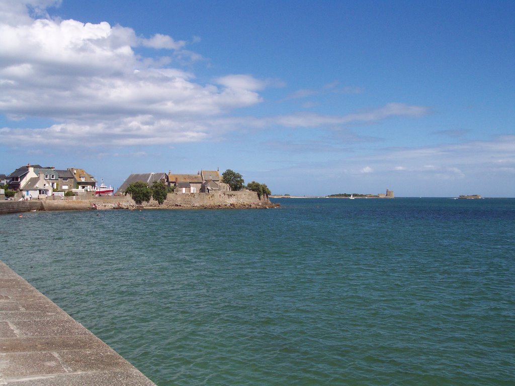 Il borgo di Saint Vaast la Hougue by iles@nfy