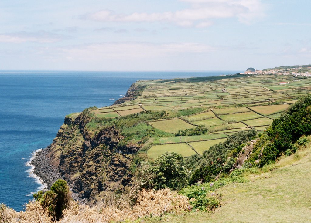 TERCEIRA - vista desde el mirador en "Ponta do Raminho" (Jun.05) by Ana Cobo