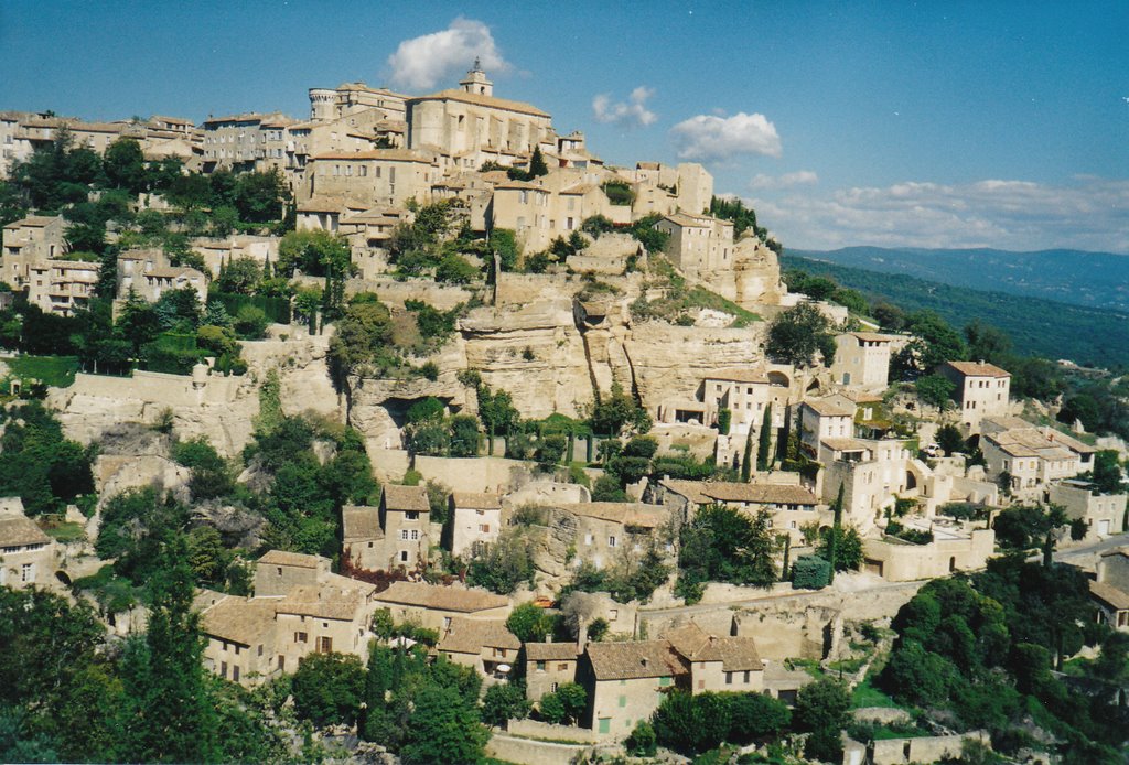 Le village de Gordes. Lubéron. France by voyageurdumonde