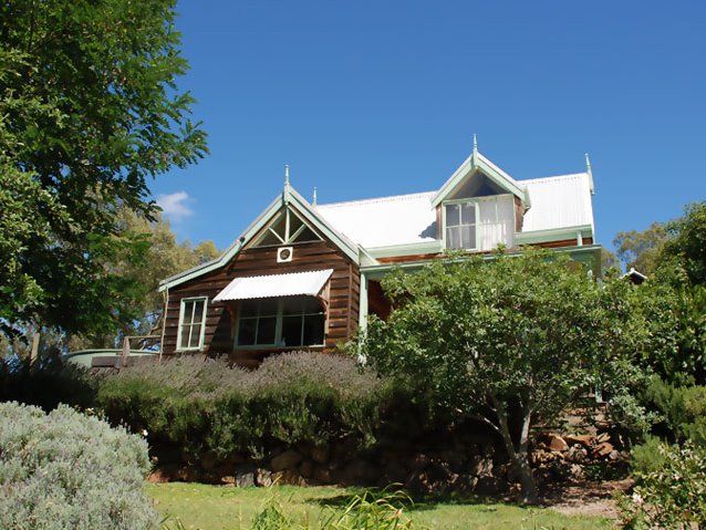 Auberge de la Rose, Redesdale Estate Vineyard by pauligio