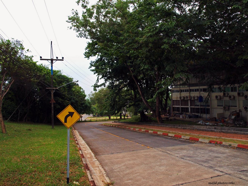 Jalan di kampus by Abdul Majid