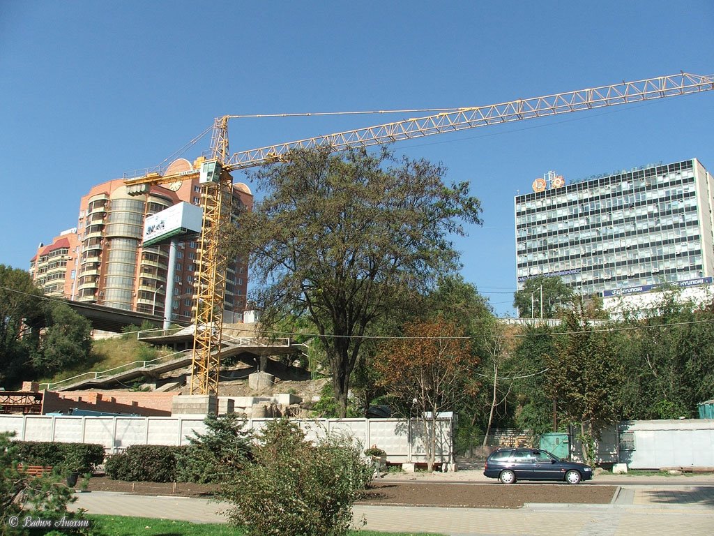 Beregovaya street near Voroshilovsky bridge by Vadim Anokhin