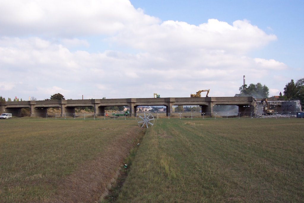 Die alte Flutrinnenbrücke wird abgerissen by JanKah