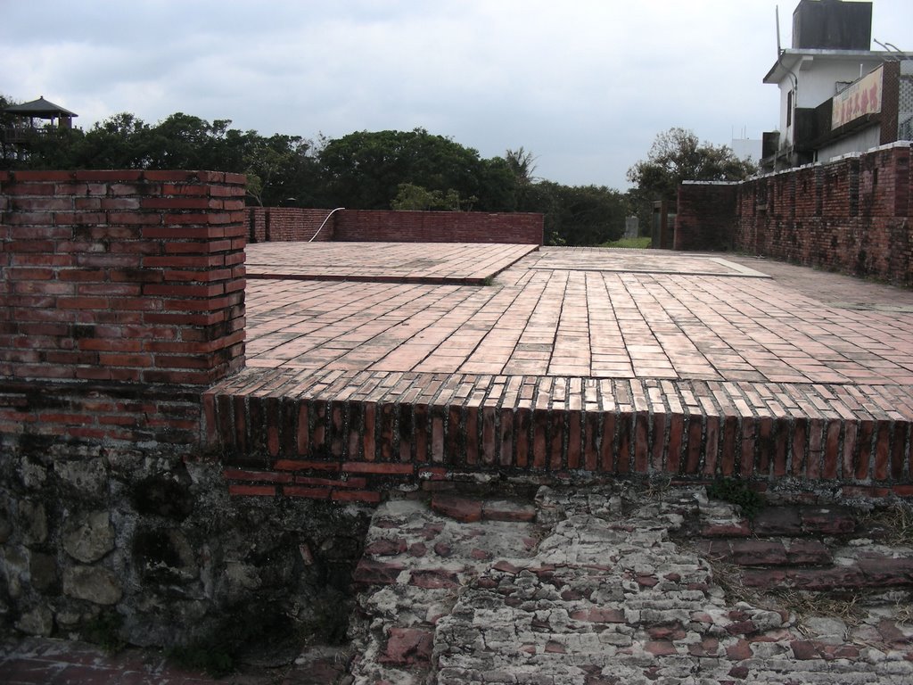 海角七號場景--恆春西城門頂端，the top of the West Gate by singhong