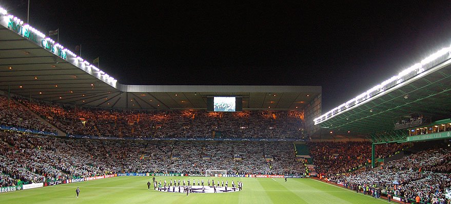 Champions League Night at Paradise - Fans singing YNWA by knifewieldingmonkey