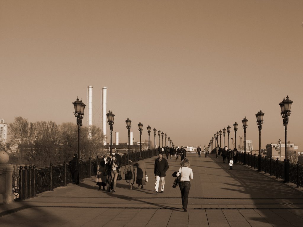 Патриарший мост / Patriarshiy bridge by cdexsw