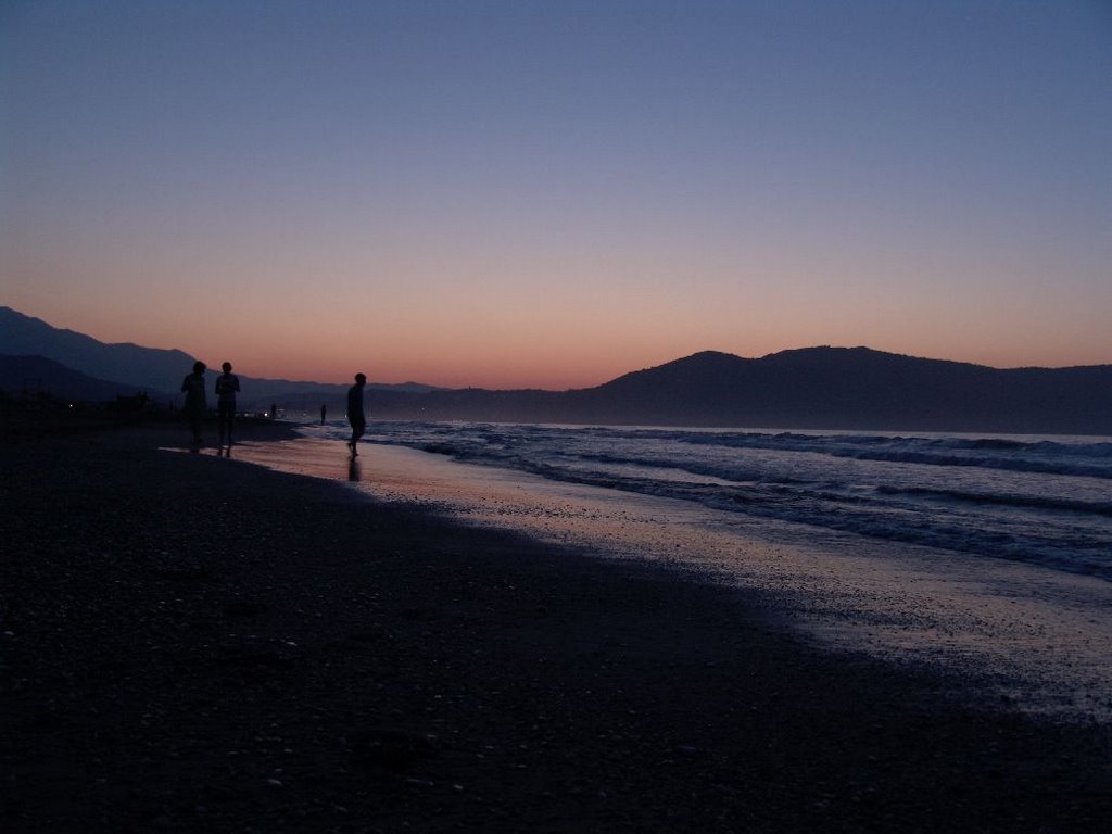 Beach at night by wprag4s0