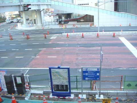 新横浜駅入口交差点，横断歩道廃止跡 by shinyokokun