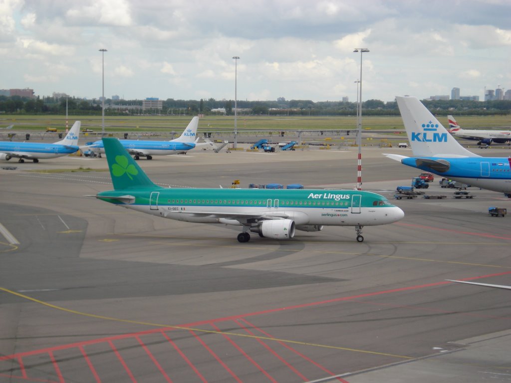 Aer Lingus A320-200 by Mango-816