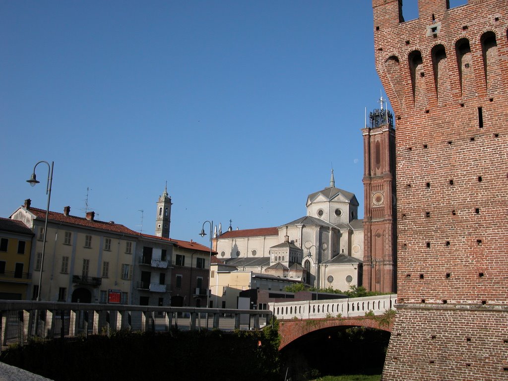 Across the moat of the castello by Max East