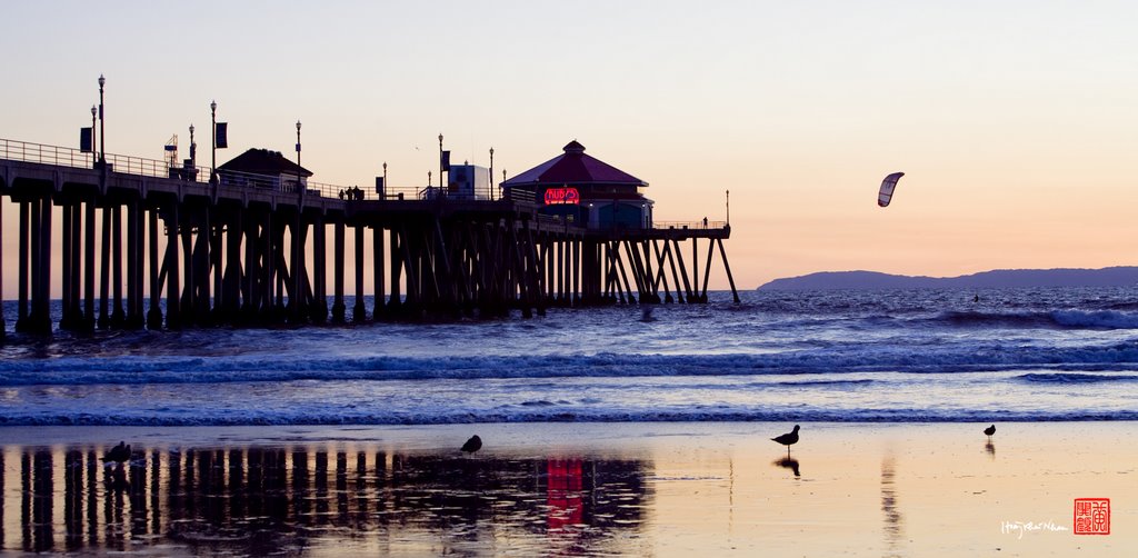 Huntington Beach Pier at Sunset (by Hoàng Khai Nhan) by Hoàng Khai Nhan