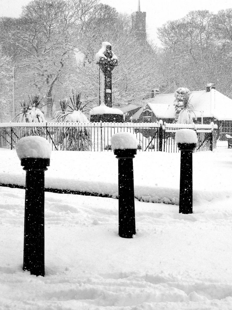 War Memorial & Holy Trinity Church by Alan Martindale