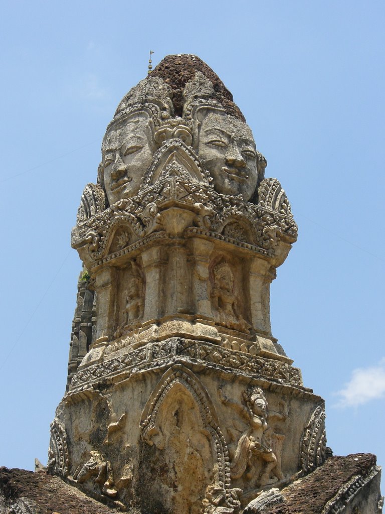 Wat Phra Sri Rattana Mahathat Chalieng by koen schenke