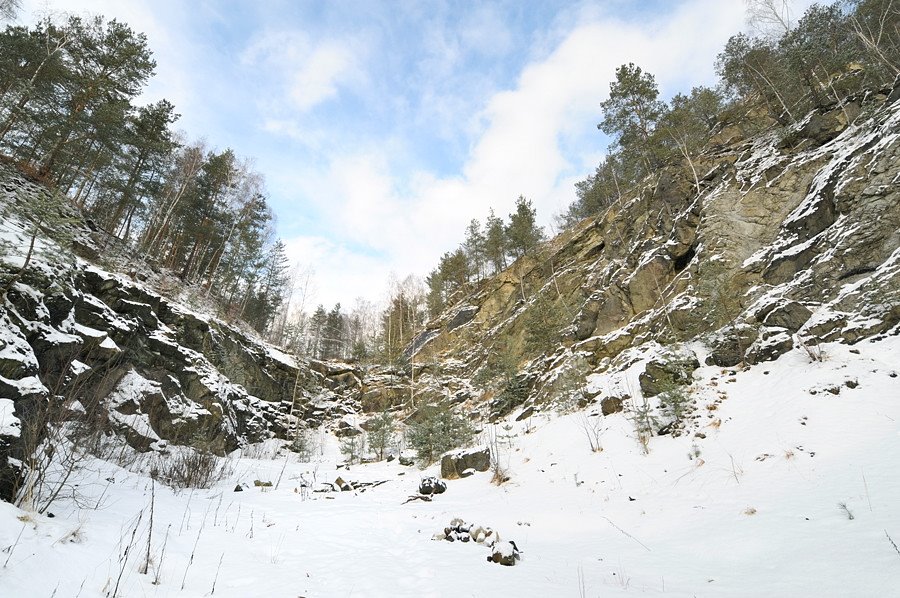 Blick in den ehemaligen Serpentinitsteinbruch by swantewit