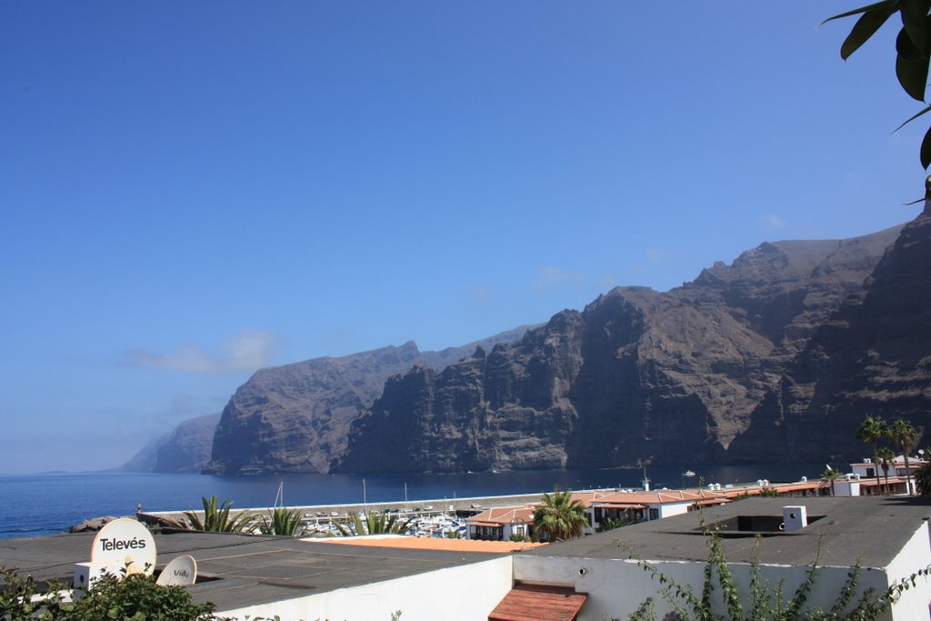 Los Gigantes by woorl