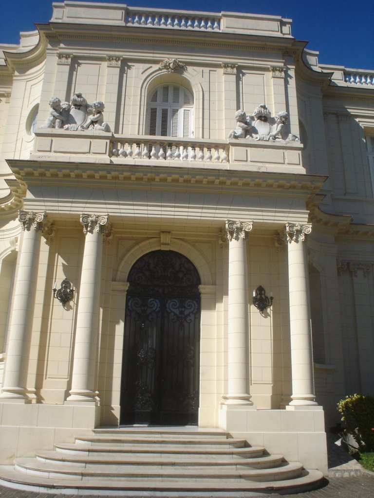 Puerta central museo de A decorativas by sergioleonz