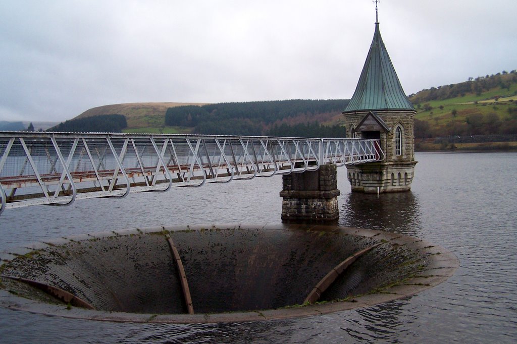 Pontsticill Reservoir by AgaS :)