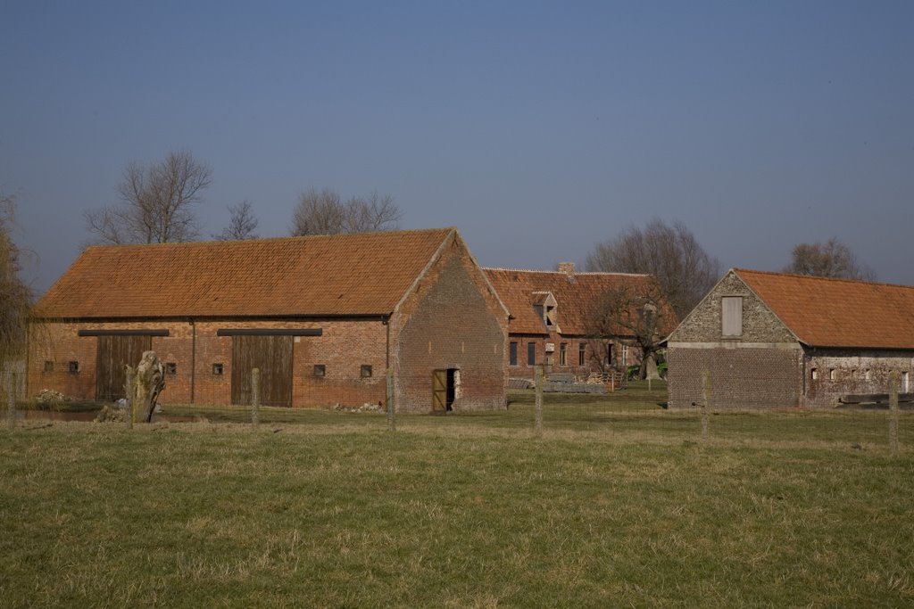 Herenhoeve 't Casteelgoed langs de Dreve de Dentergem, BE by desmet.geert