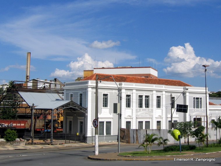 Estação da Cia. Paulista em Limeira / ezamprogno by Emerson R. Zamprogno