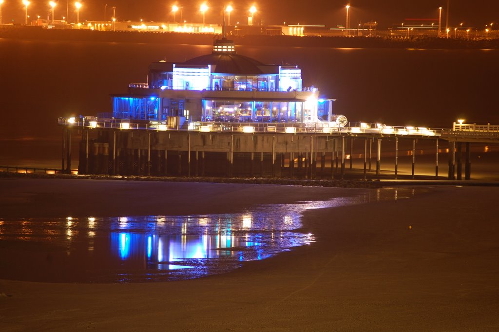 Pier bij nacht by danny arnoldus