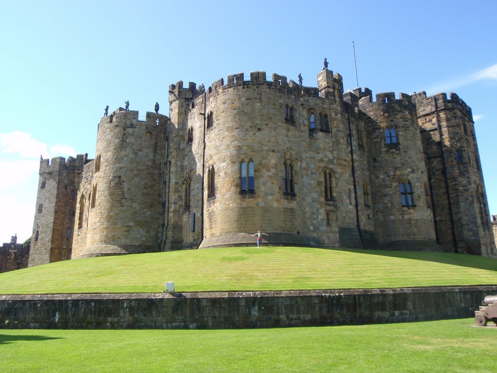 Alnwick Castle by sassiecat