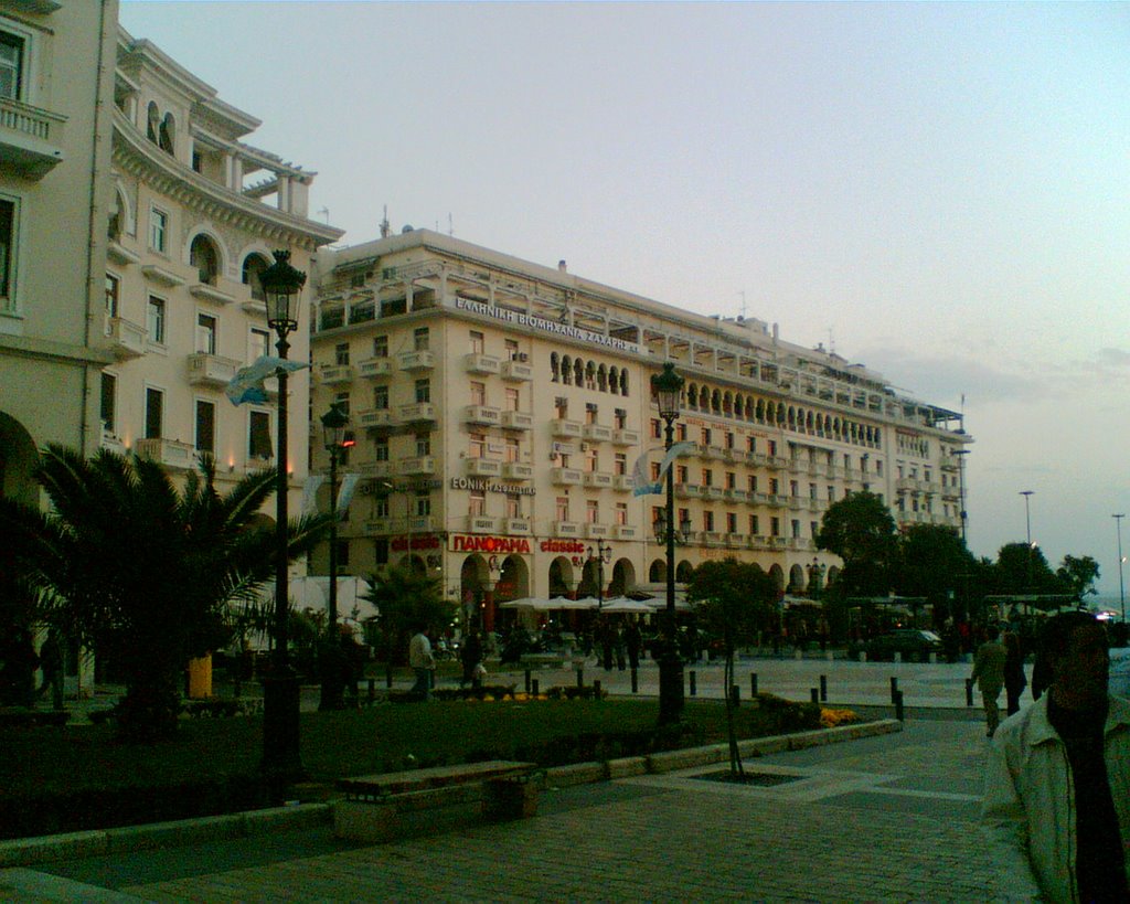 Thessaloniki, main squere by Nenad R