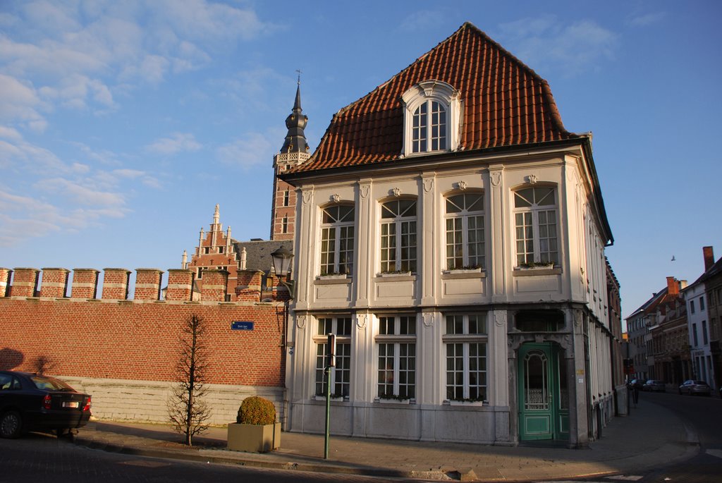 Mechelen hoek St-Janstr - Fr.de Merodestr 'Huis 't Schipken' beiaardschool by VReddy