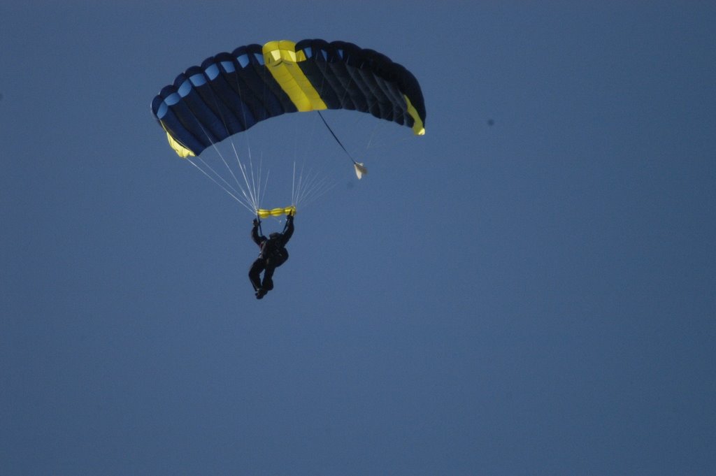 Skydive Elsinore 11-24-04 by James De Rouen