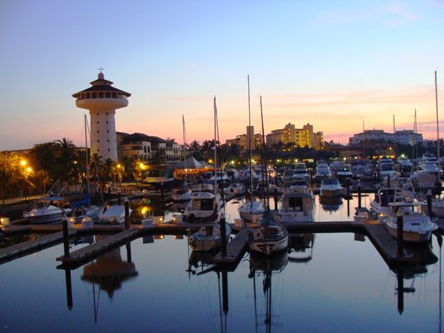 Marina Ixtapa al atardecer by urualexa