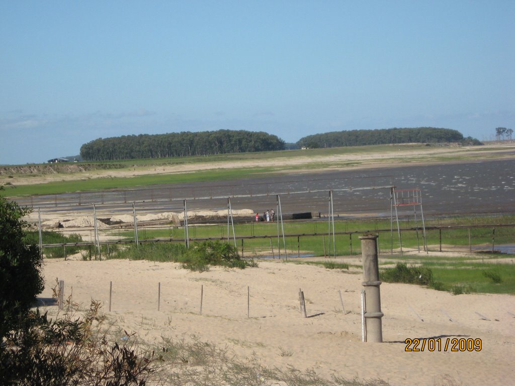 Toma de agua en el lago merin by Williams NUÑEZ