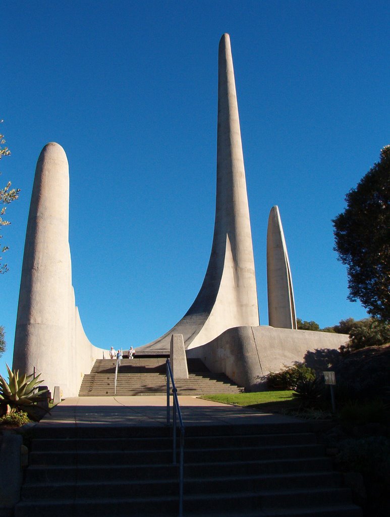 Taal monument Paarl by kurtdevriendt