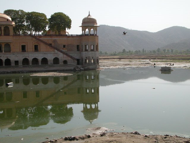 Jaipur floating palace in drought by snorth