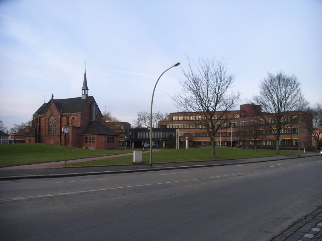 Polizei Finanzamt Kirche Bottrop by MartinRadespiel