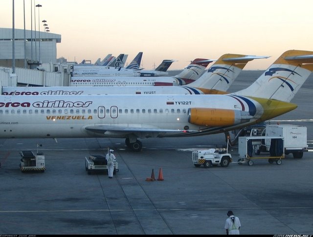 Aviones caracas venezuela by varias personas