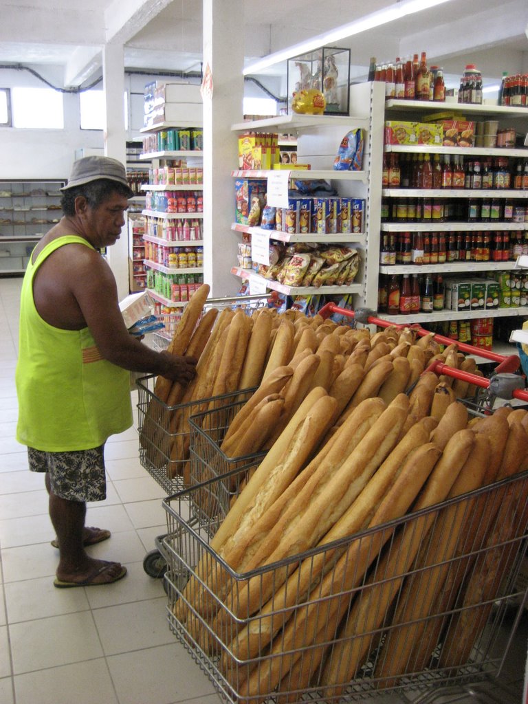 Une Bageutte, et un autre baguette, et un autre baugette... by Peter Gill | UK