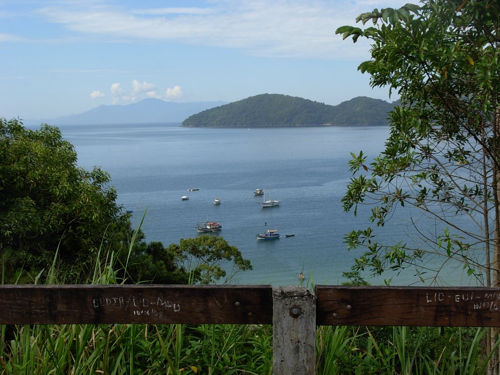 Praia de enseada desde el mirante by laura elisa  castill…