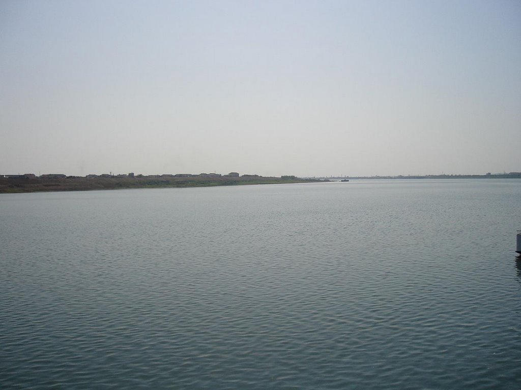 Yuanjiang River 沅江 水天相接 the river connect with the sky by 刘栋材