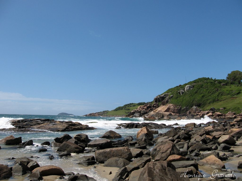 Servidão Mil Seiscentos e Oitenta e Nove, 2 - Enseada da Pinheira, Palhoça - SC, Brazil by Henrique Granado